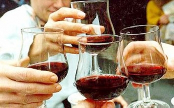 Rượu nguy hiểm hơn cả heroin