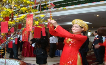 “Hái lộc đầu xuân” theo tinh thần nhà Phật